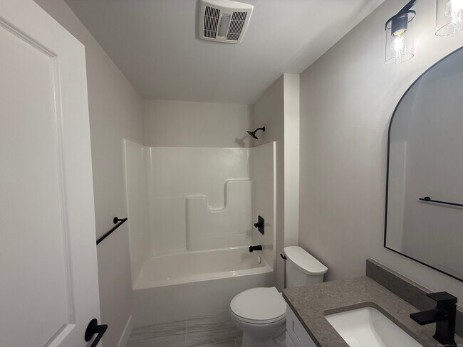 Building Photo - 7 Chatsworth Ct