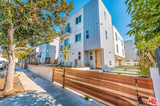 Building Photo - 1236 Beachwood Dr
