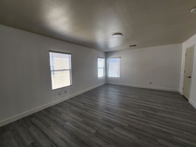 Building Photo - Sleek 2 story home with tile in most living areas and upgraded kitchen.