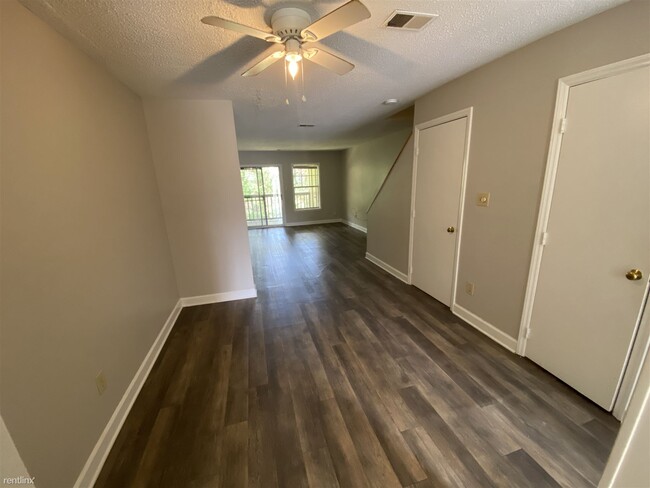 Building Photo - 2 br, 2.5 bath Townhome - Avery Close