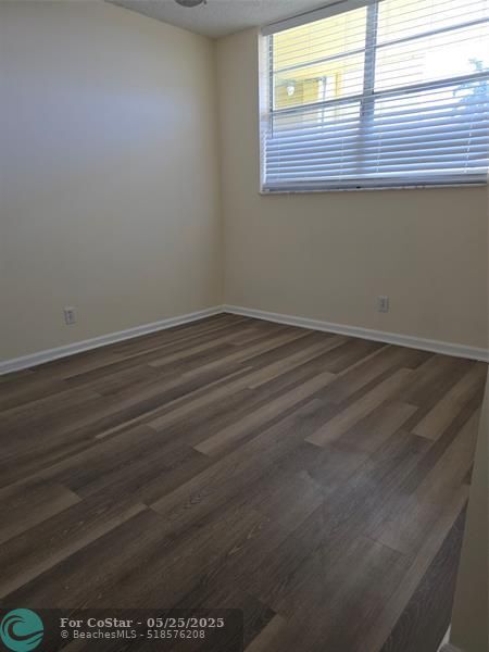 Building Photo - 9949 Sandalfoot Blvd