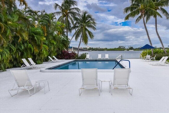 Building Photo - 2860 S Ocean Blvd