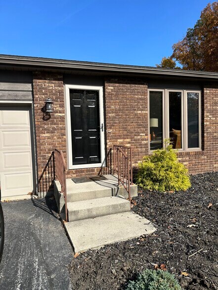 Building Photo - 2621 Struthmore Dr