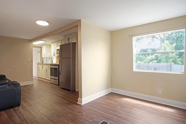 Building Photo - 26 Forest Dr