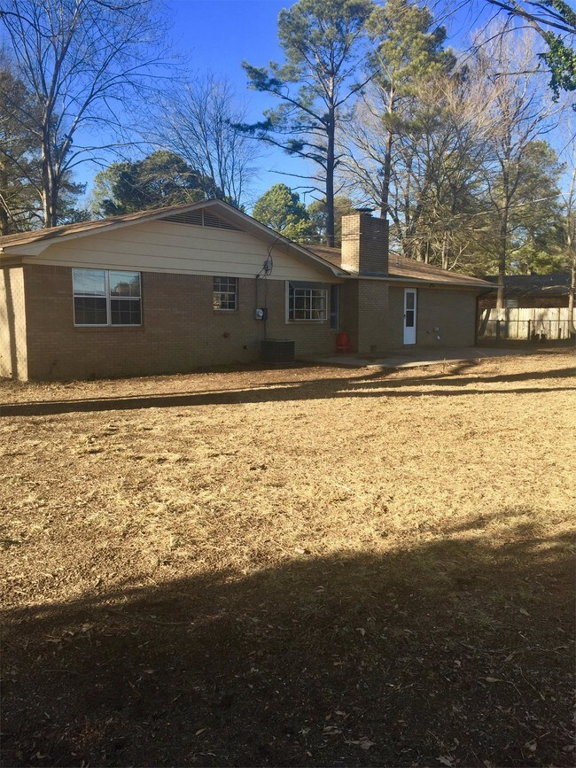 Building Photo - 4 Water Oak Dr