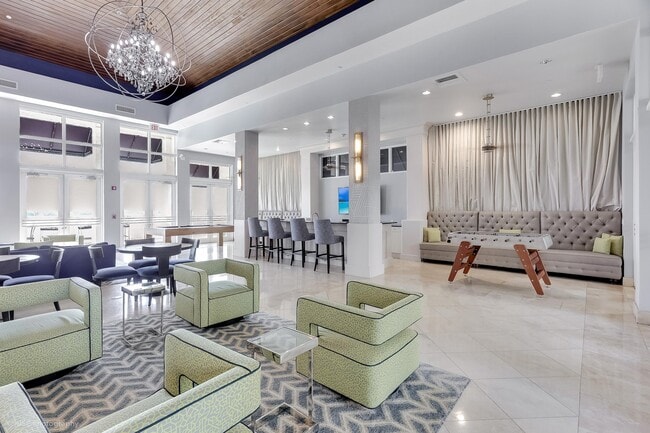 Building Photo - 255 Evernia St