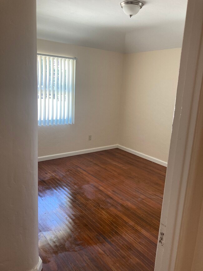 Building Photo - 4188 Chamoune Ave