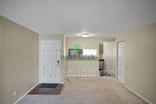 Building Photo - 1138 N 198th St