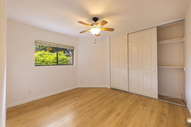 Building Photo - 325 El Conejo Dr