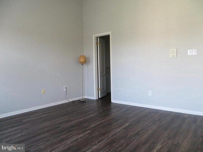 Building Photo - 3606 N Carriage Ct