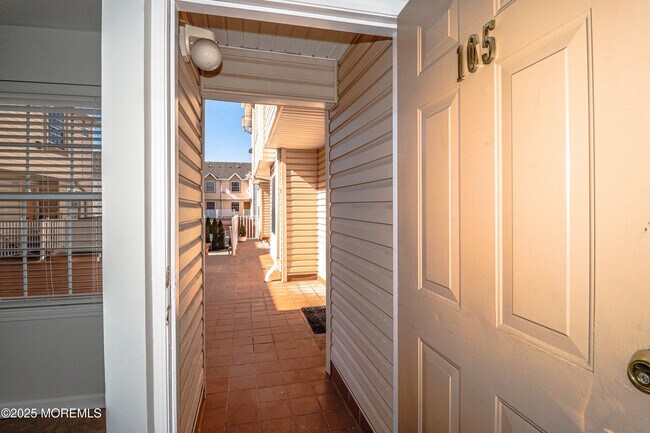 Building Photo - 105 Adamecs Way