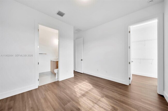 Building Photo - 1427 SW 23rd St