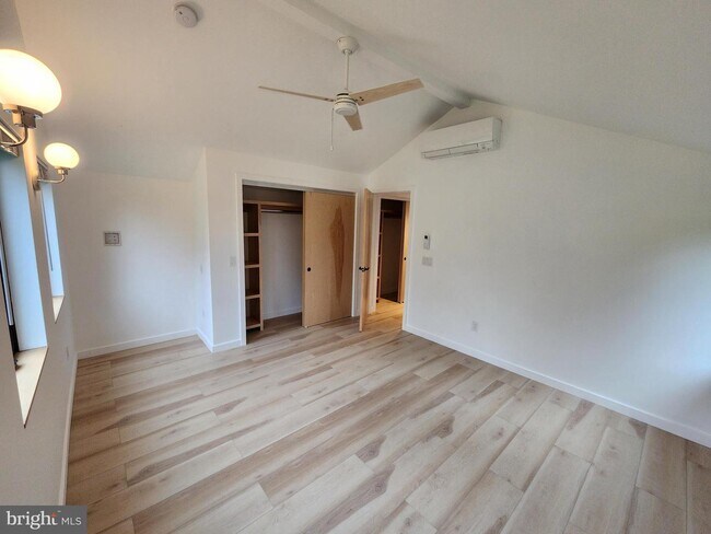 Building Photo - 1048 Prospect St