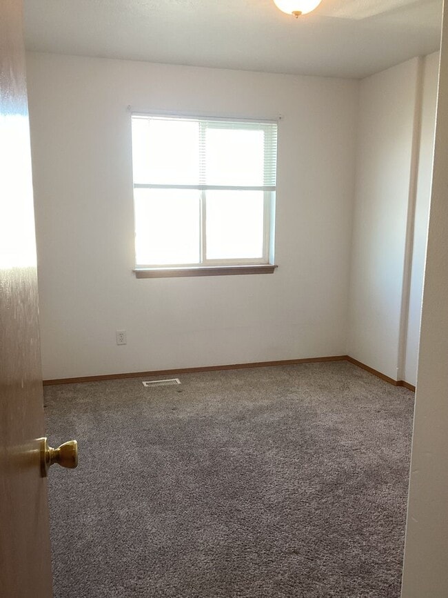 Building Photo - Nicely updated 4Bed, 2Bath in Airway