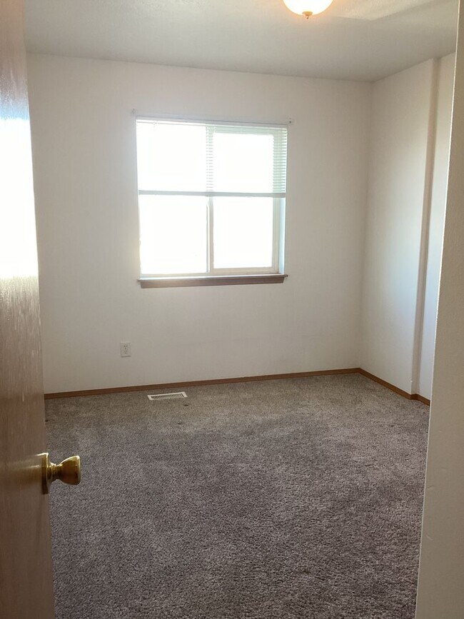 Building Photo - Nicely updated 4Bed, 3Bath in Airway