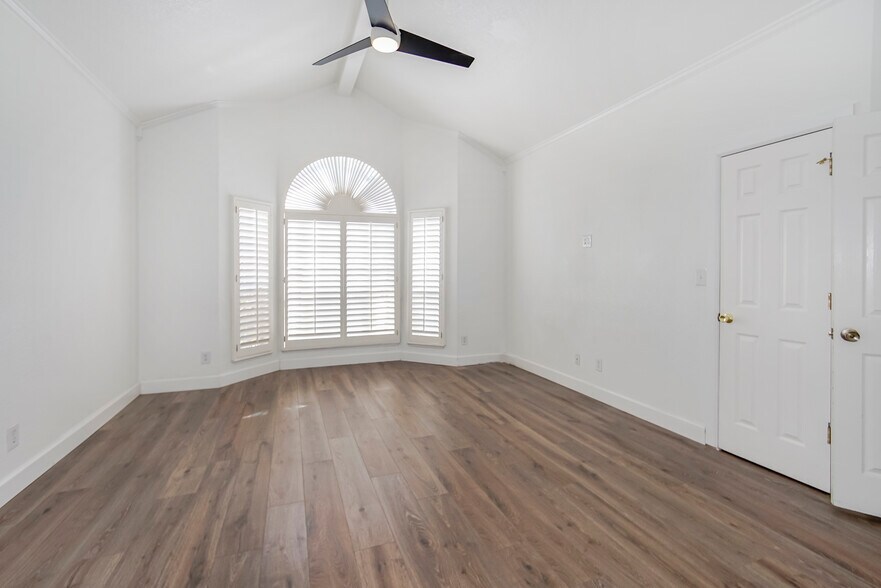 Building Photo - 918 Bella Cumbre Dr