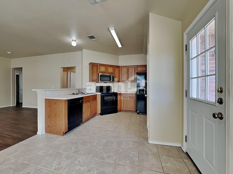 Building Photo - 702 Fleming St