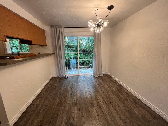 Building Photo - 3 Bed, 2 Bath with Garage in Sudden Valley