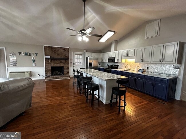 Building Photo - 1550 Shady Oaks Ln