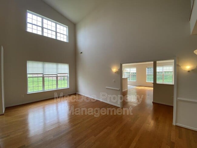 Building Photo - 1012 Maureen Dr