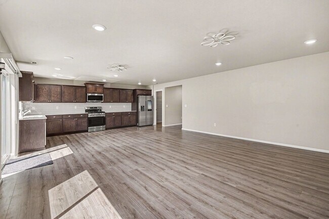 Building Photo - Spacious 5-Bedroom Home with Bonus Loft in Daisy Crossing! $3,300!!