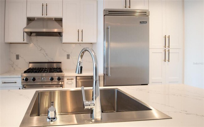 Building Photo - 1208 E Kennedy Blvd