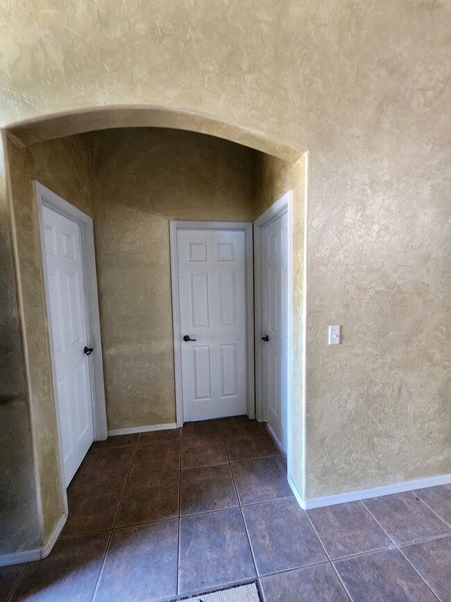 Building Photo - large home in douglas with guest house 1050 Rochine Rd