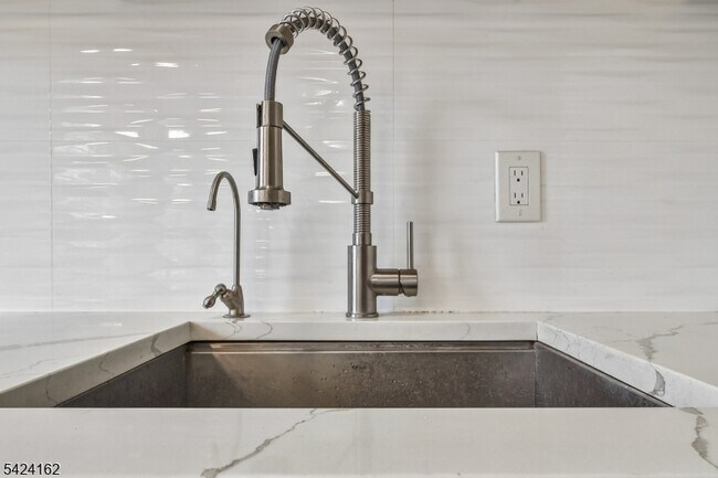 Building Photo - 176 Millburn Ave