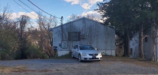 Building Photo - 806 Price St