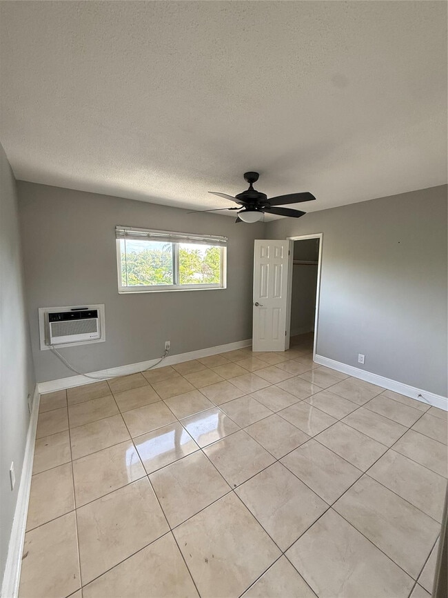 Building Photo - 1818 E Oakland Park Blvd