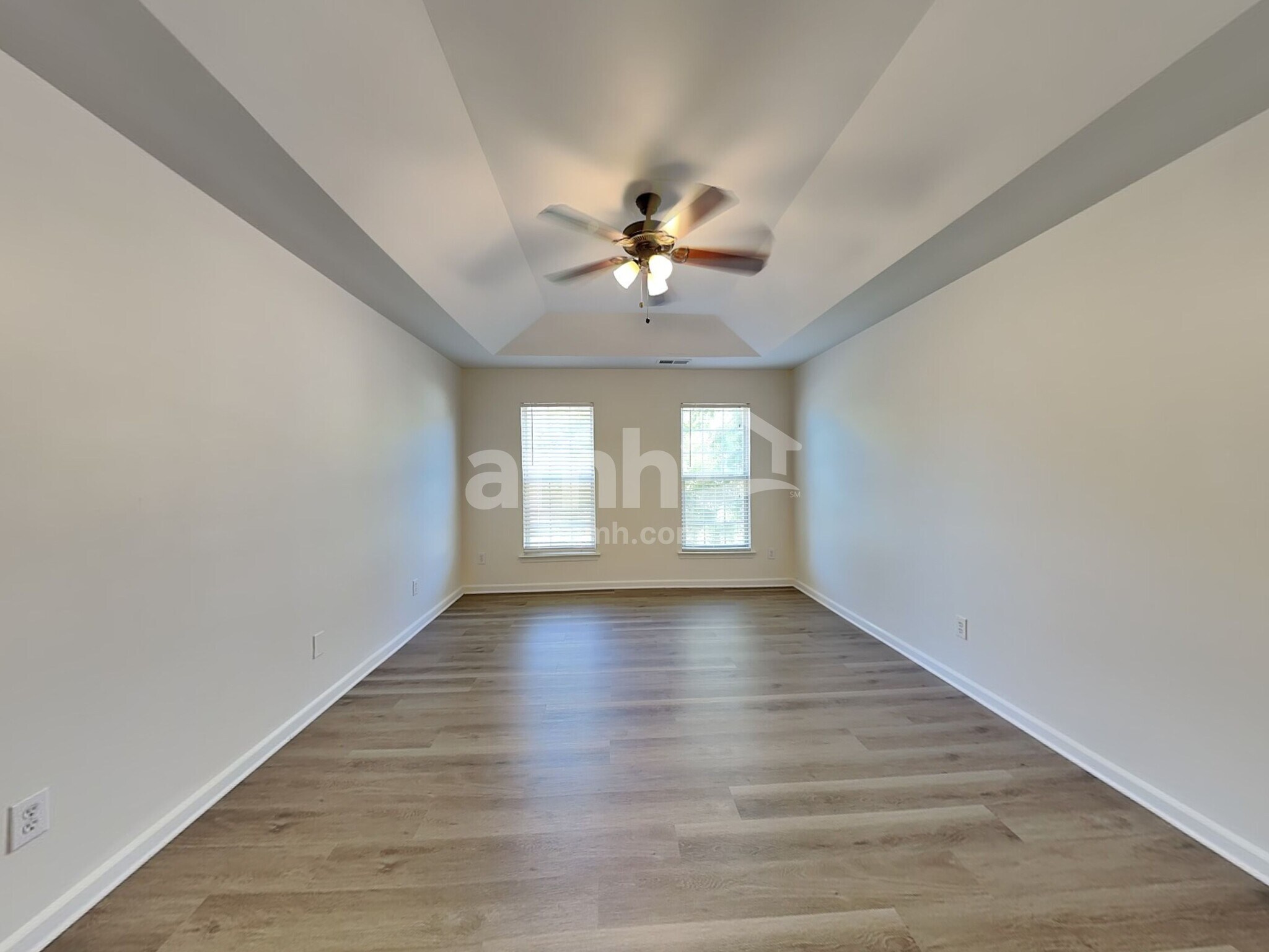 Building Photo - 1015 Farmingham Ln