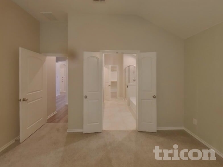 Building Photo - 2565 Hadley St