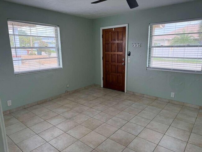 Building Photo - 140 Frazar Rd