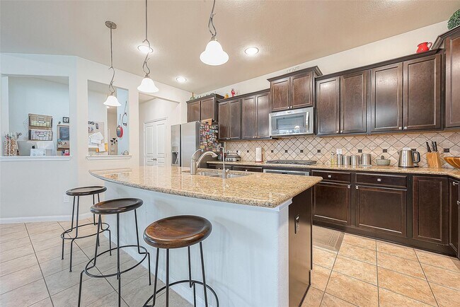 Building Photo - 15627 Huddleston Dr