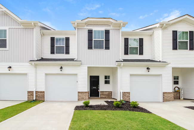 Primary Photo - Townhome in Simpsonville!