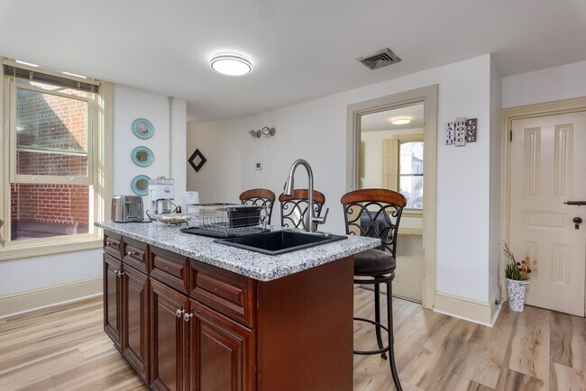 Building Photo - 132 State St