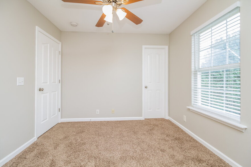 Building Photo - 3011 Ace Wintermeyer Dr