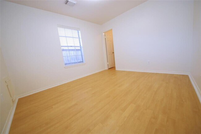 Building Photo - 14814 Forest Trails Dr