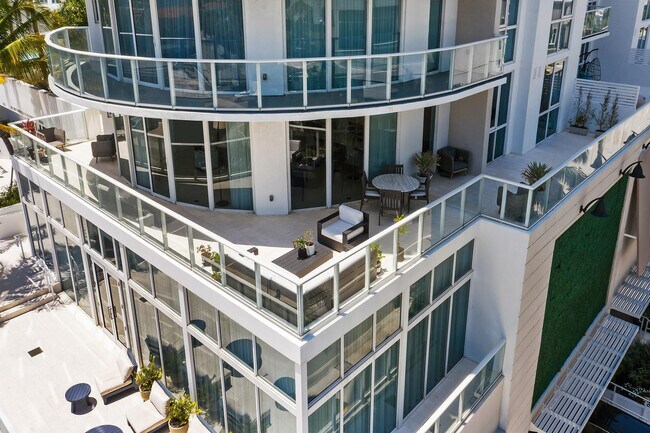 Building Photo - 401 N Birch Rd