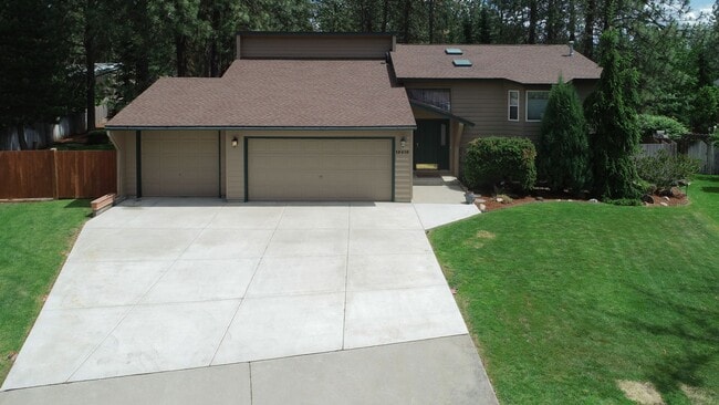 Building Photo - COMING SOON !! 3 bed 2.5 Bath Home on .5 acre lot in corner of Culdesac Mead School District