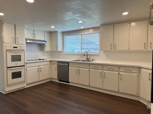 Building Photo - 1393 Scotch Cir