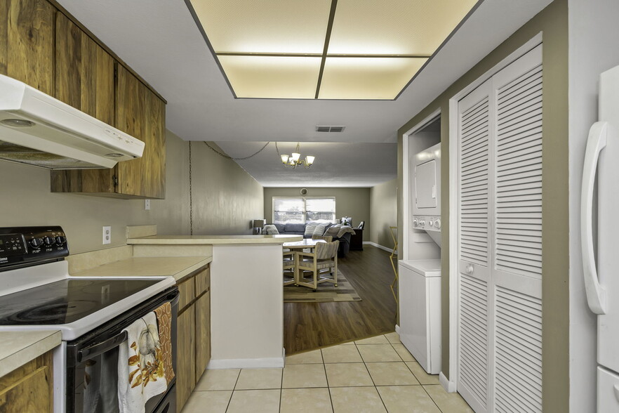 Building Photo - 12300 Park Blvd