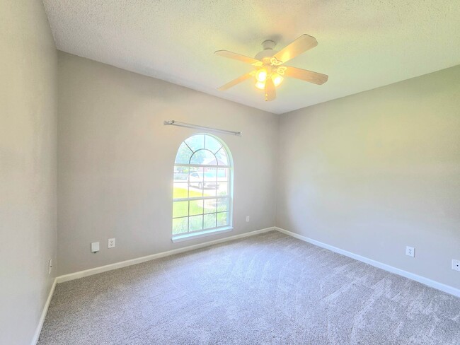 Building Photo - 1643 Kalakaua Ct