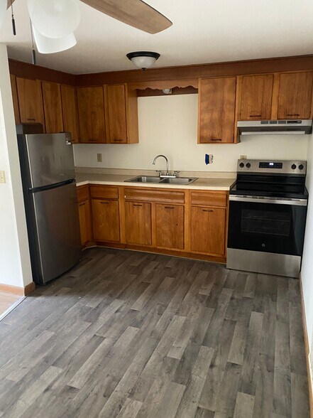 Building Photo - 451 S Main St