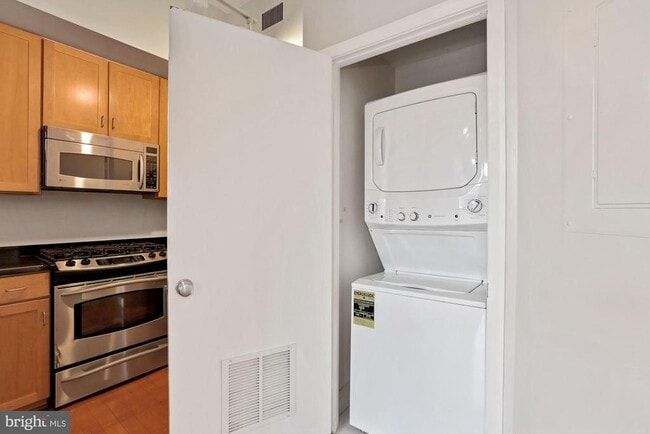 Building Photo - 2020 12th St NW