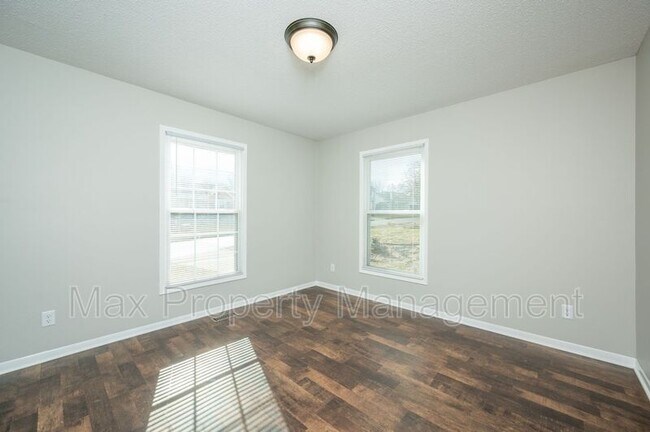 Building Photo - 6943 Brookview Dr
