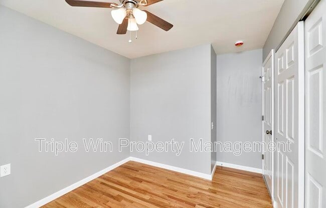 Building Photo - 2325 Golfway St