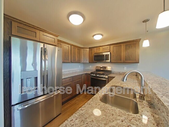 Building Photo - 2930 Warbler Way