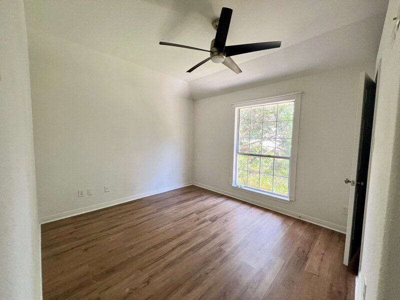 Building Photo - 16813 Shipshaw River Dr