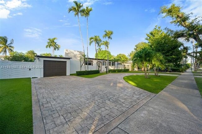 Building Photo - 1935 Keystone Blvd